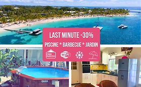 Le Sable Bleu - Evasion Tropicale A Sainte-Anne - Plage 5Min - Piscine - Parking - Logement Climatise - Vue Sur Les Palmiers - Parfait Pour Sejours En Famille Ou Entre Amis