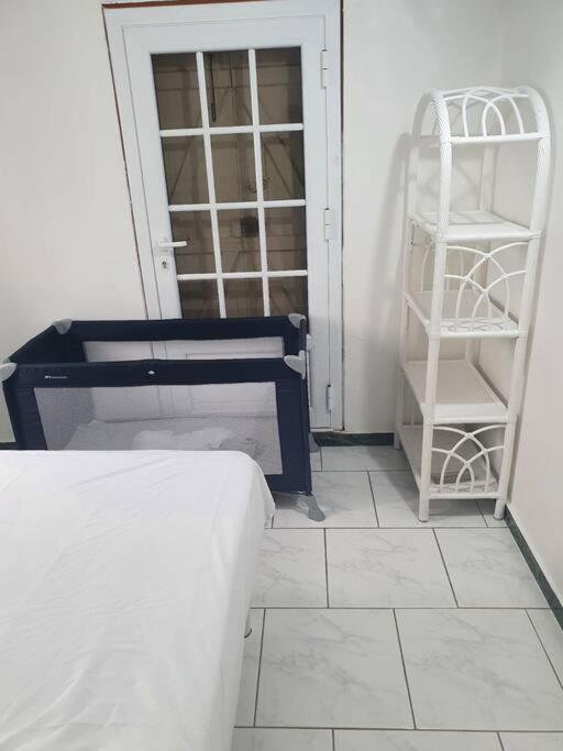 Le Sable Bleu - Evasion Tropicale A Sainte-Anne - Plage 5Min - Piscine - Parking - Logement Climatise - Vue Sur Les Palmiers - Parfait Pour Sejours En Famille Ou Entre Amis Extérieur photo