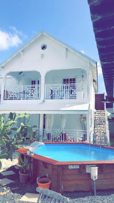 Le Sable Bleu - Evasion Tropicale A Sainte-Anne - Plage 5Min - Piscine - Parking - Logement Climatise - Vue Sur Les Palmiers - Parfait Pour Sejours En Famille Ou Entre Amis Extérieur photo