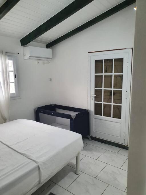 Le Sable Bleu - Evasion Tropicale A Sainte-Anne - Plage 5Min - Piscine - Parking - Logement Climatise - Vue Sur Les Palmiers - Parfait Pour Sejours En Famille Ou Entre Amis Extérieur photo