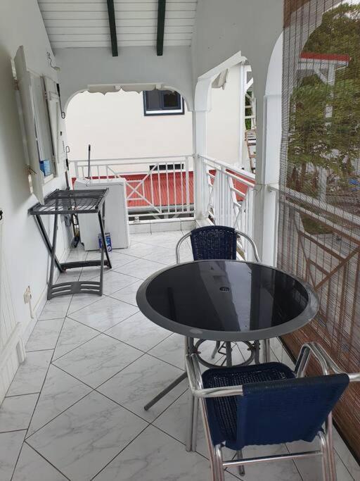 Le Sable Bleu - Evasion Tropicale A Sainte-Anne - Plage 5Min - Piscine - Parking - Logement Climatise - Vue Sur Les Palmiers - Parfait Pour Sejours En Famille Ou Entre Amis Extérieur photo