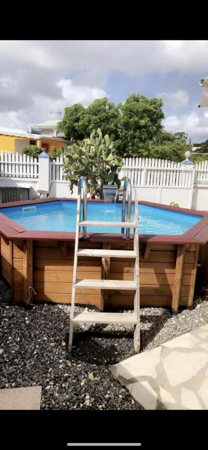 Le Sable Bleu - Evasion Tropicale A Sainte-Anne - Plage 5Min - Piscine - Parking - Logement Climatise - Vue Sur Les Palmiers - Parfait Pour Sejours En Famille Ou Entre Amis Extérieur photo
