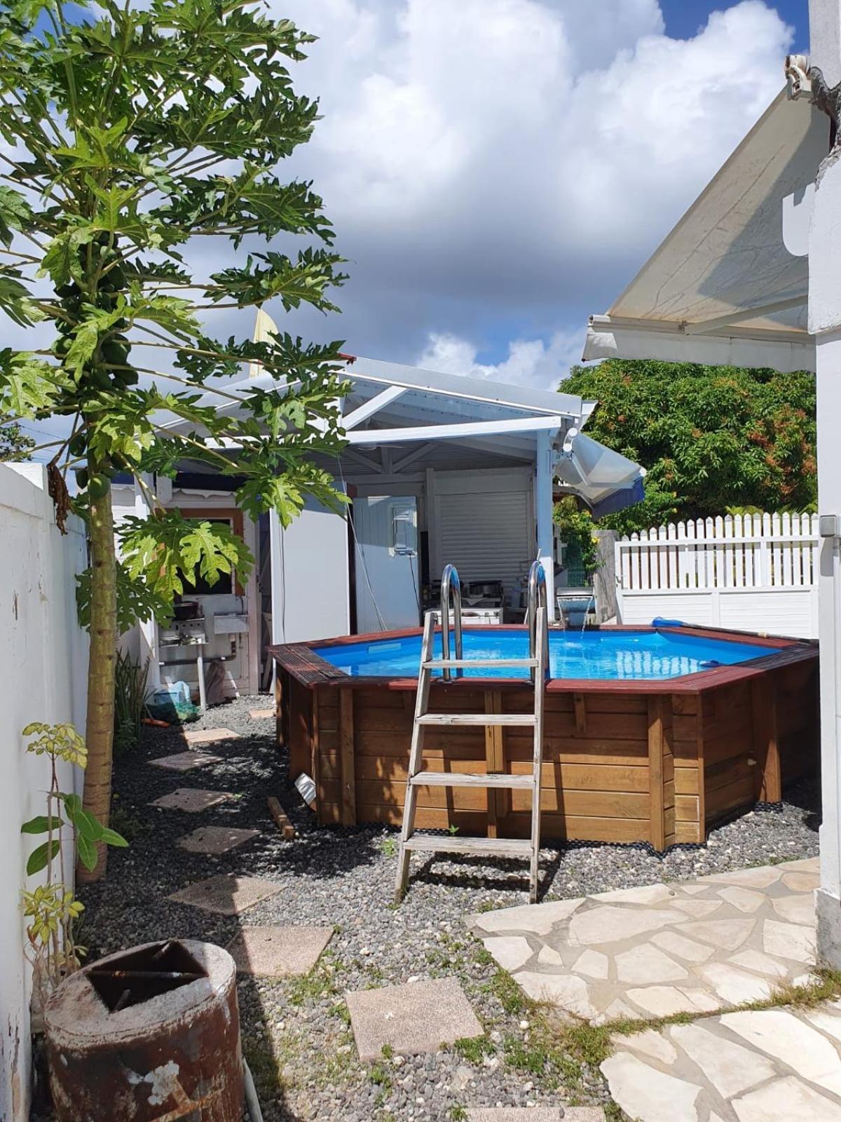 Le Sable Bleu - Evasion Tropicale A Sainte-Anne - Plage 5Min - Piscine - Parking - Logement Climatise - Vue Sur Les Palmiers - Parfait Pour Sejours En Famille Ou Entre Amis Extérieur photo