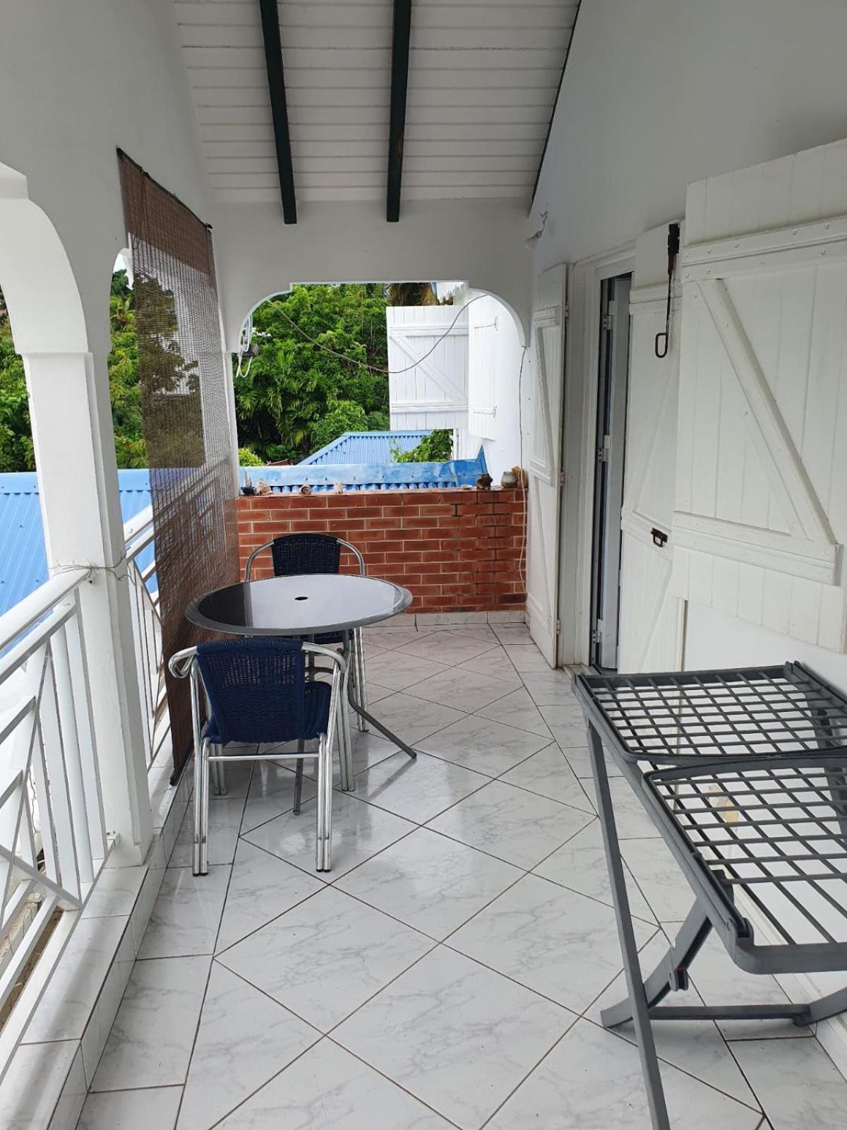 Le Sable Bleu - Evasion Tropicale A Sainte-Anne - Plage 5Min - Piscine - Parking - Logement Climatise - Vue Sur Les Palmiers - Parfait Pour Sejours En Famille Ou Entre Amis Extérieur photo