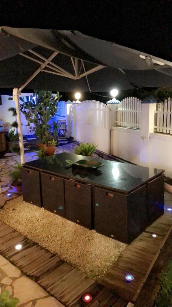 Le Sable Bleu - Evasion Tropicale A Sainte-Anne - Plage 5Min - Piscine - Parking - Logement Climatise - Vue Sur Les Palmiers - Parfait Pour Sejours En Famille Ou Entre Amis Extérieur photo